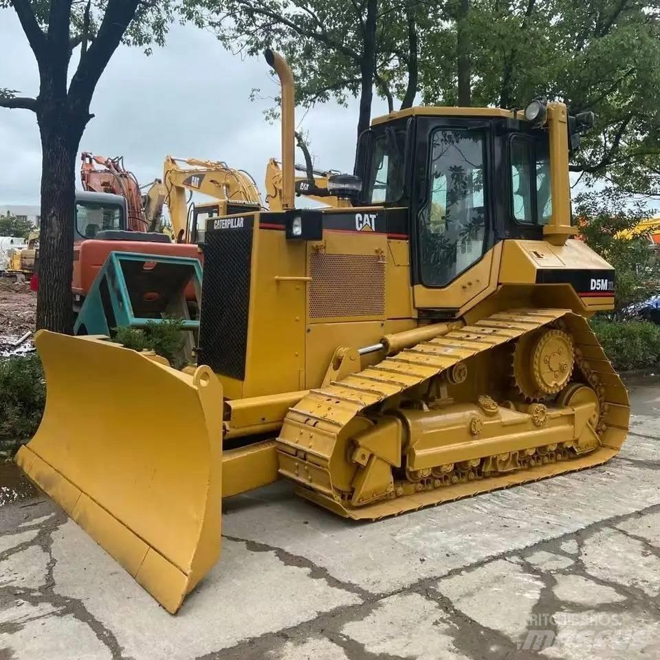 CAT D5M Buldožeri guseničari
