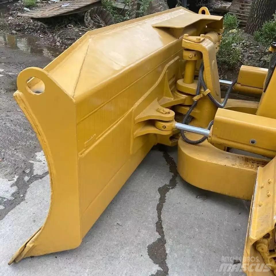 CAT D5M Buldožeri guseničari