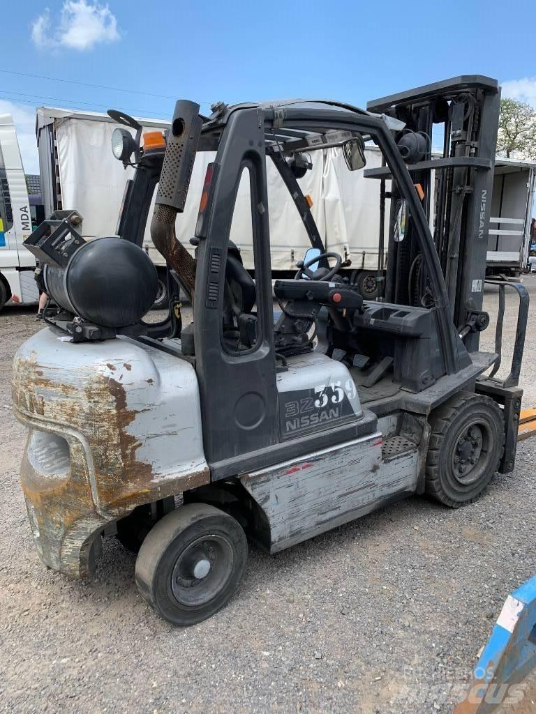 Nissan UG1D2A32LQ Plinski viljuškari