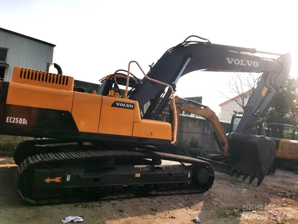 Volvo EC 250 D L Bageri guseničari