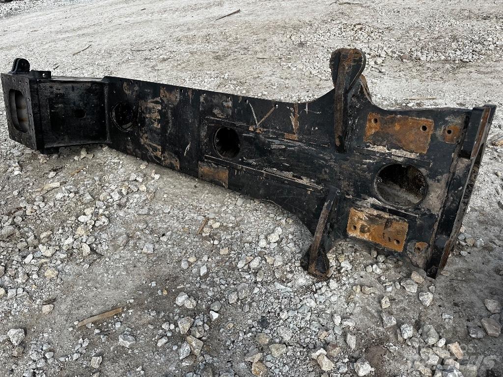 Komatsu 895 Šasija i vešenje