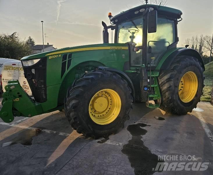 John Deere 8320 R Traktori