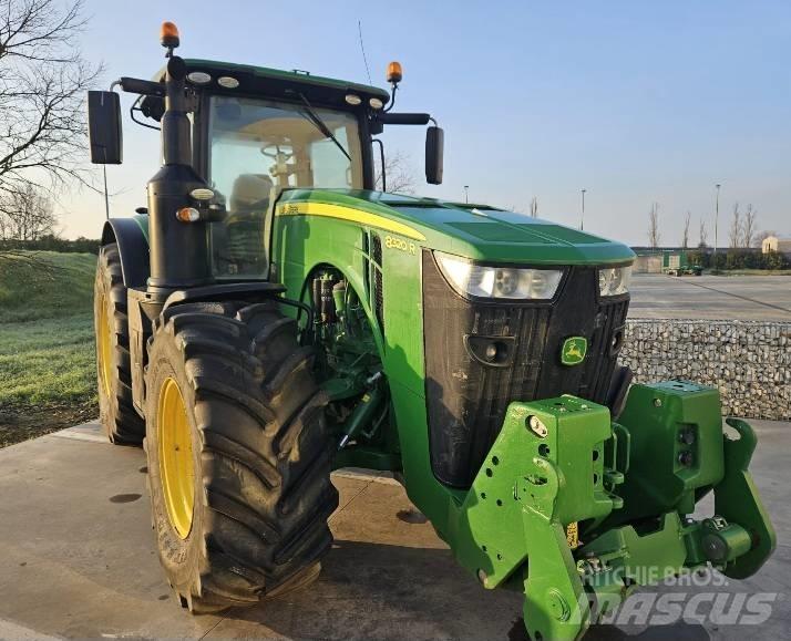 John Deere 8320 R Traktori