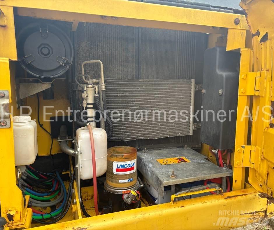 New Holland E 135 B Bageri guseničari