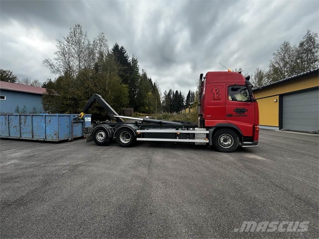 Volvo FH440 Rol kiper kamioni sa kukom za podizanje tereta
