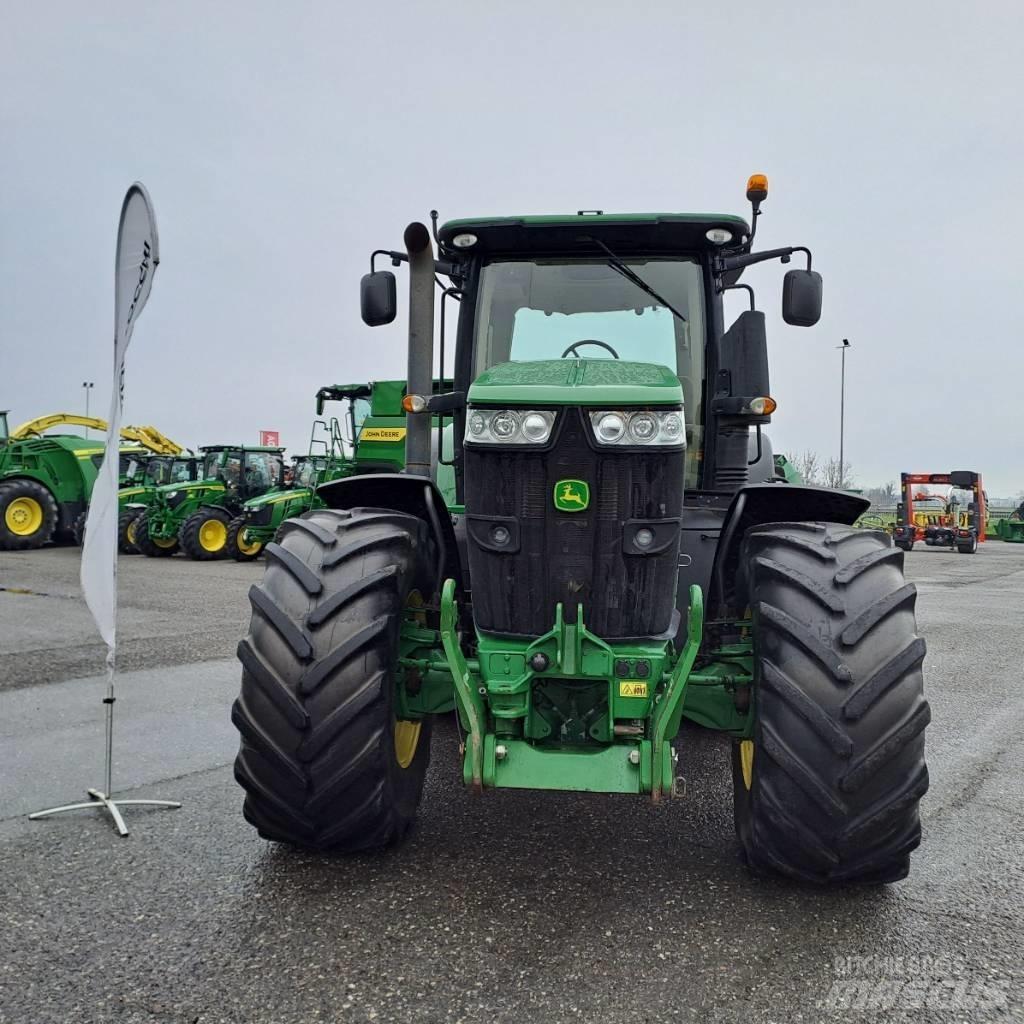 John Deere 7230 R Traktori