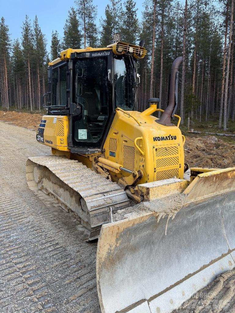 Komatsu D 37 PX-23 Buldožeri guseničari