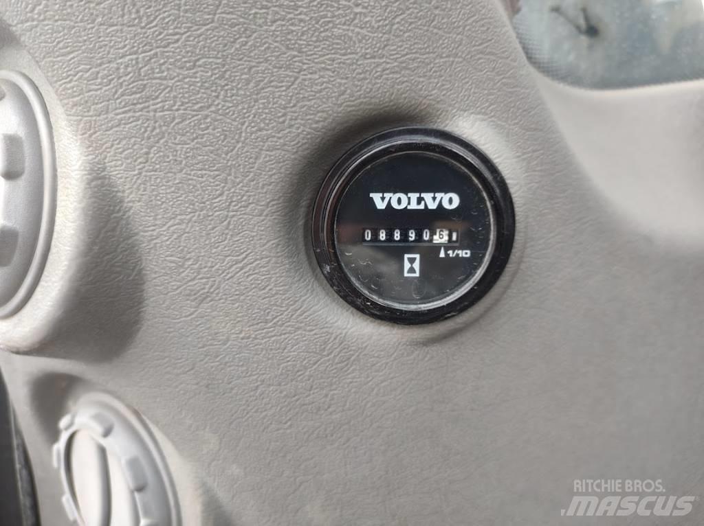 Volvo EC300DL Bageri guseničari