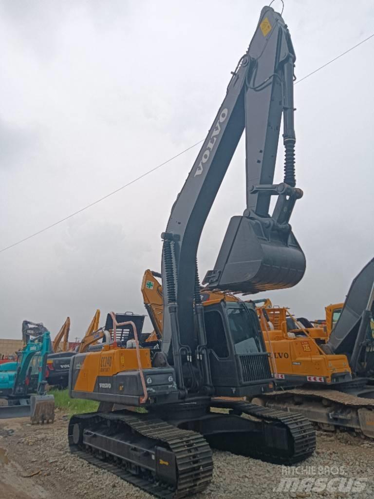 Volvo EC 240 Bageri guseničari