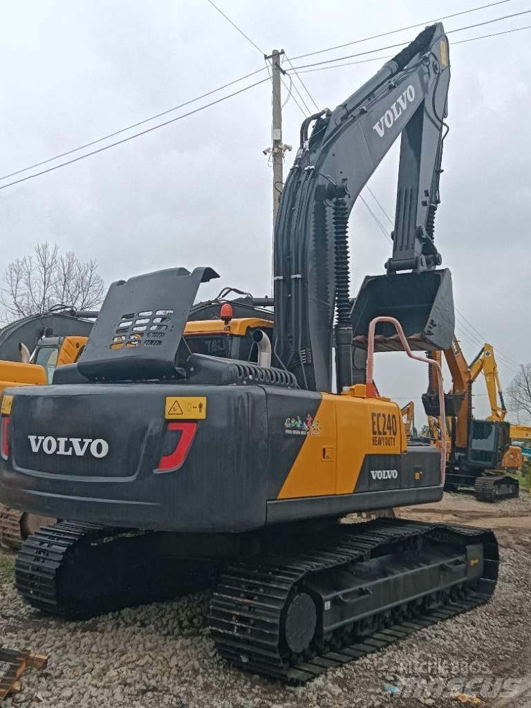 Volvo EC 240 Bageri guseničari