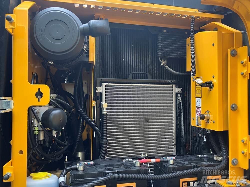 JCB JS145W Bageri točkaši