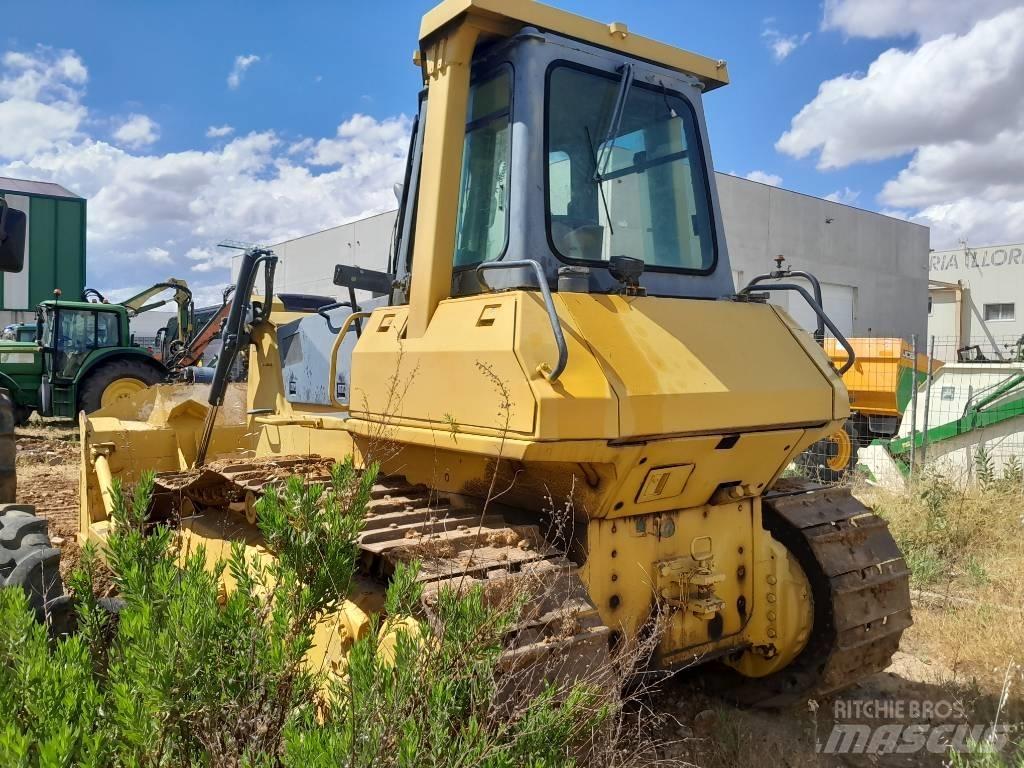 Komatsu D 65 E Buldožeri guseničari