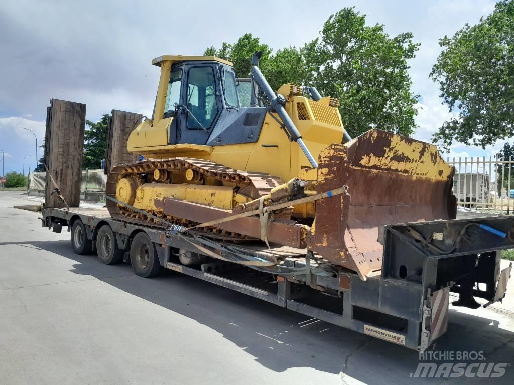 Komatsu D 65 E Buldožeri guseničari