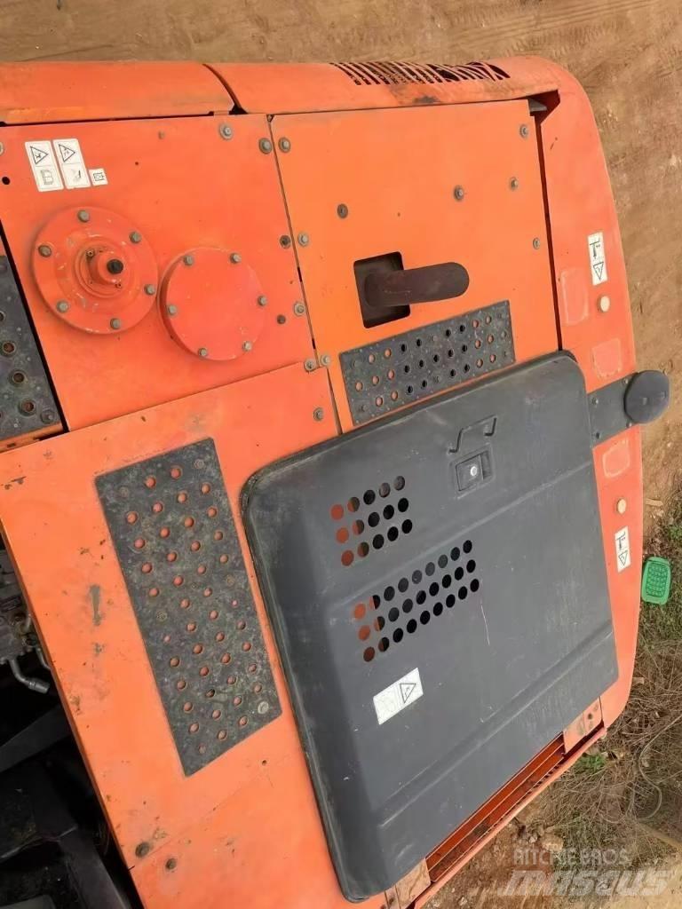 Hitachi ZX 200 Bageri guseničari