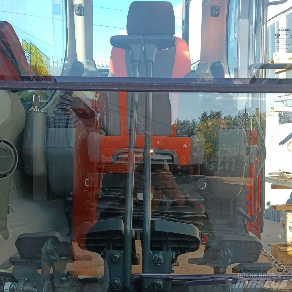 Doosan DX235NLC-5 Bageri guseničari