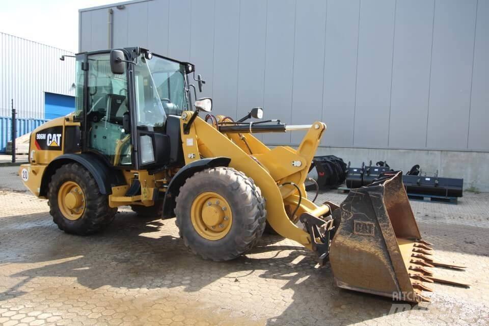 CAT 906M Utovarivači na točkove