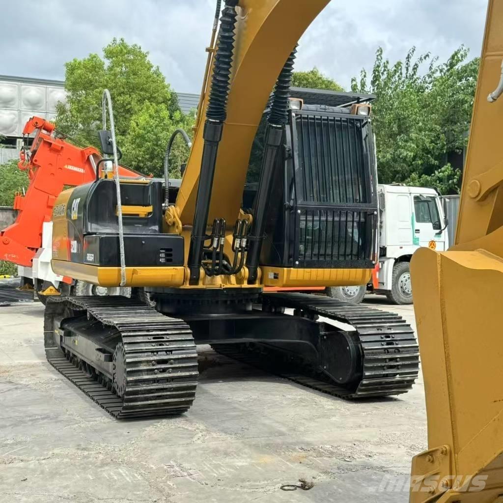 CAT 320D2 Bageri guseničari