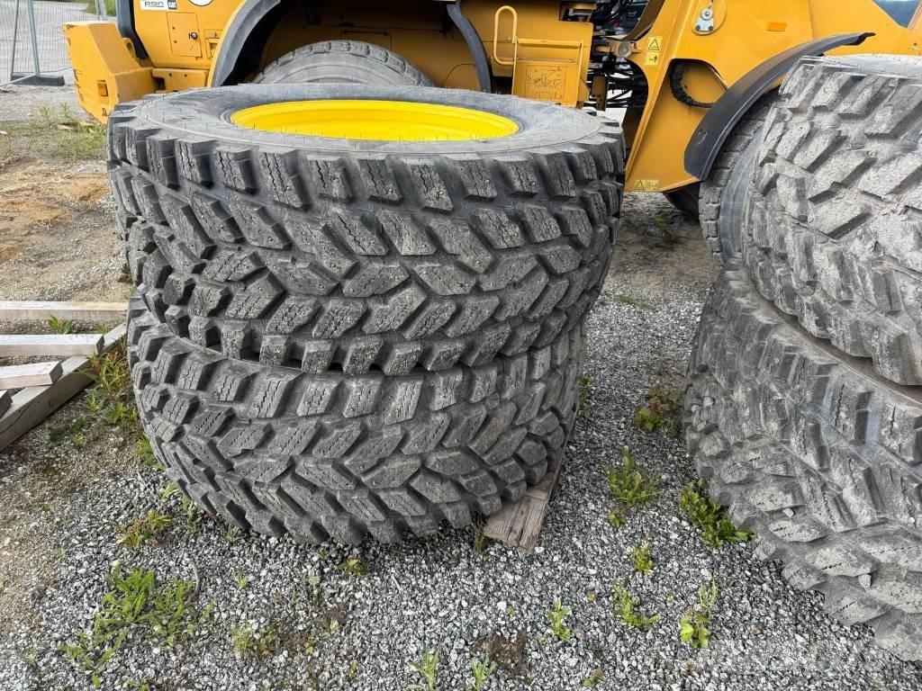 John Deere 6195 R Traktori
