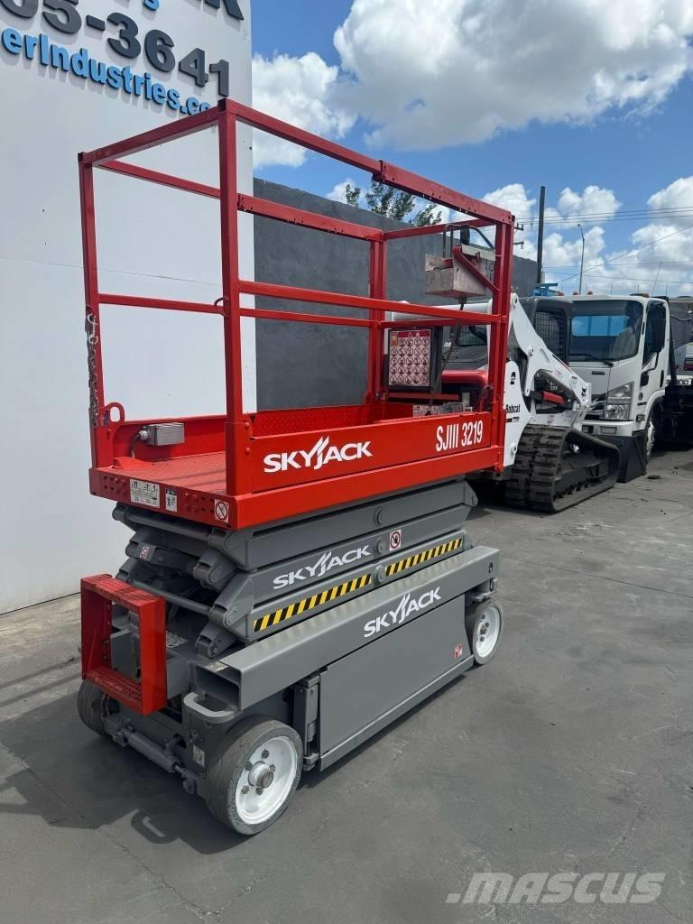 SkyJack SJ III 3219 Makazaste platforme