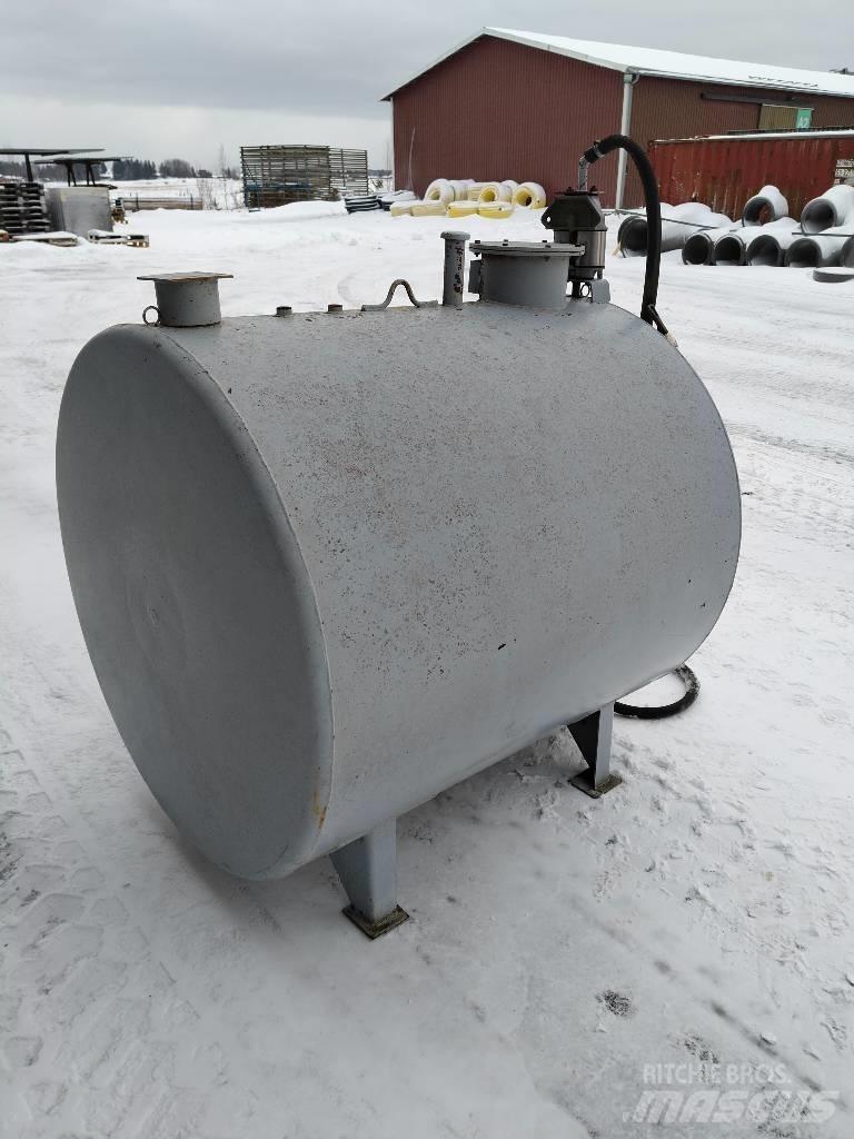  Farmarisäiliö 1300 L Ostale poljoprivredne mašine