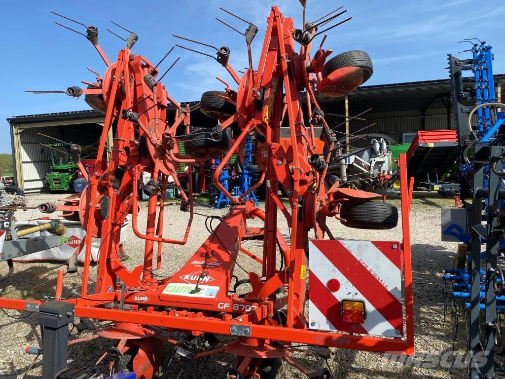 Kuhn GF8702 Okretači i sakupljači sena