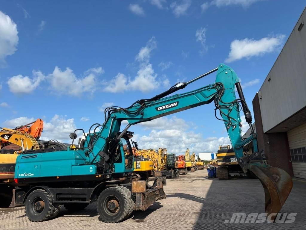 Doosan DX 210 W Bageri točkaši