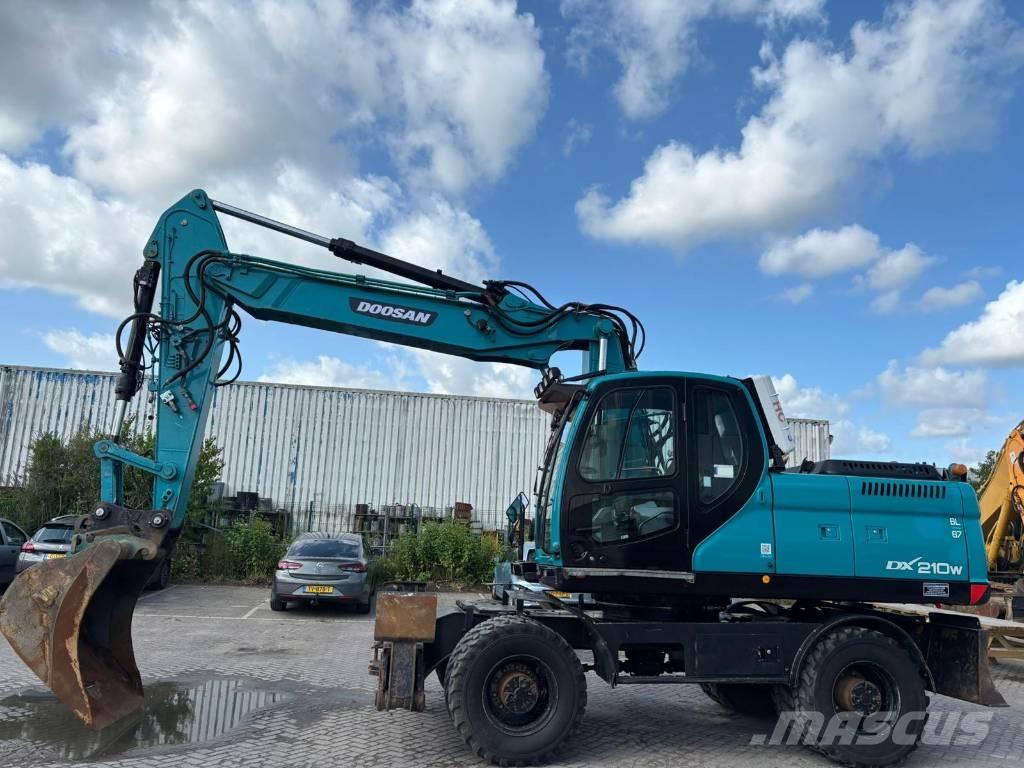 Doosan DX 210 W Bageri točkaši