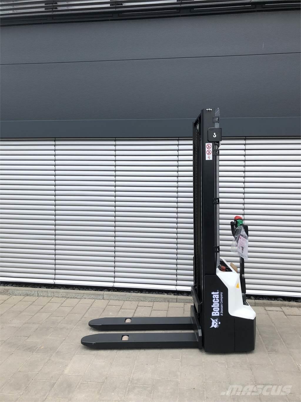 Bobcat LSM12N Ručni električni viljuškar