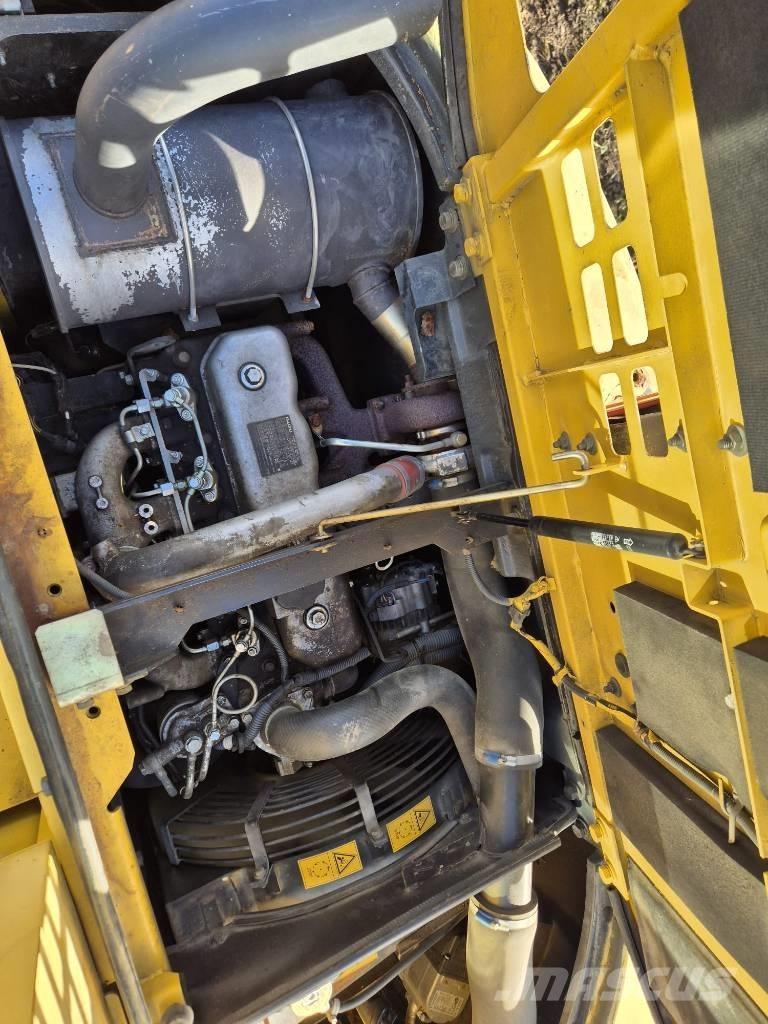 New Holland E 135 SR Bageri guseničari