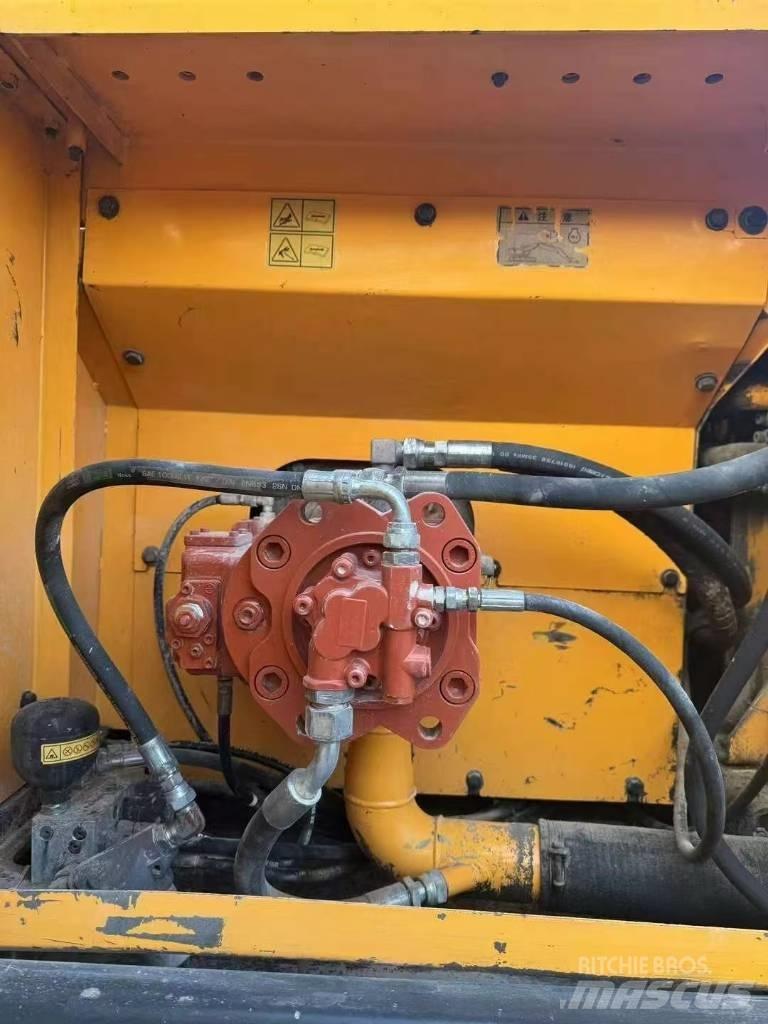 Hyundai Robex 215-7 Bageri guseničari