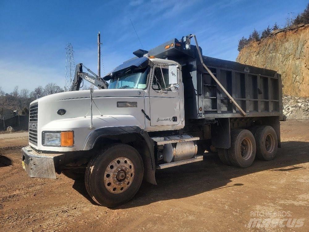 Mack CL 713 Kiperi kamioni