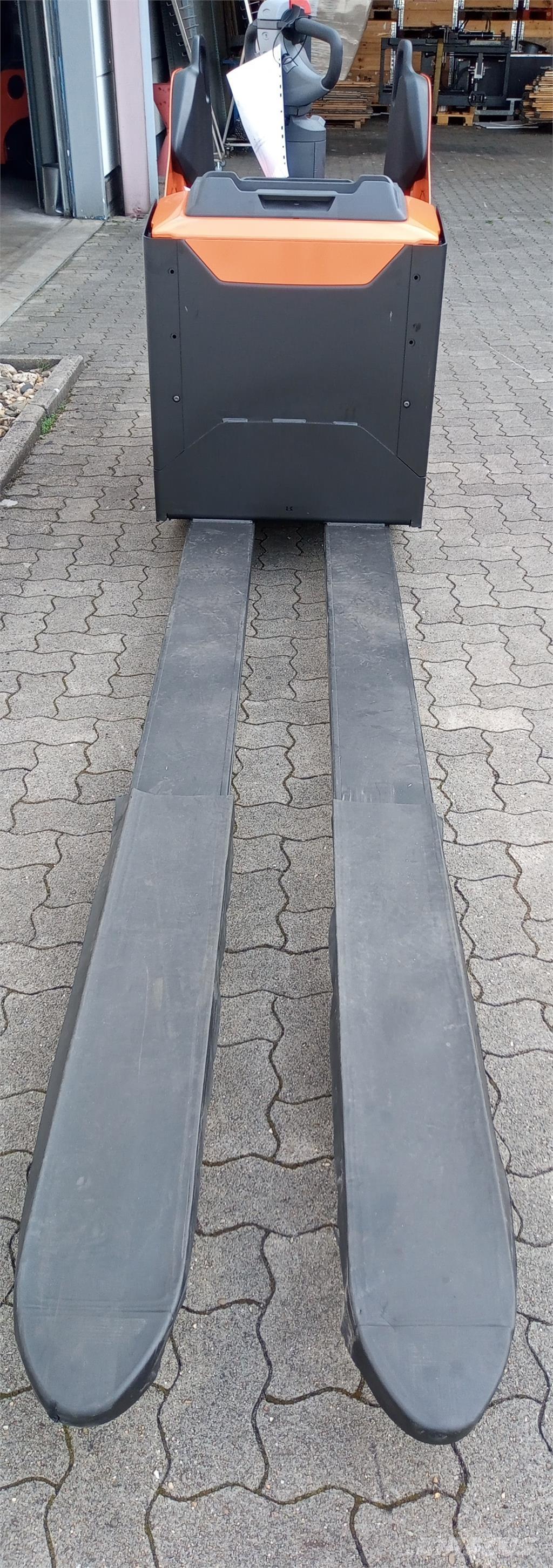 Toyota LPE 250 Ručni električni viljuškar