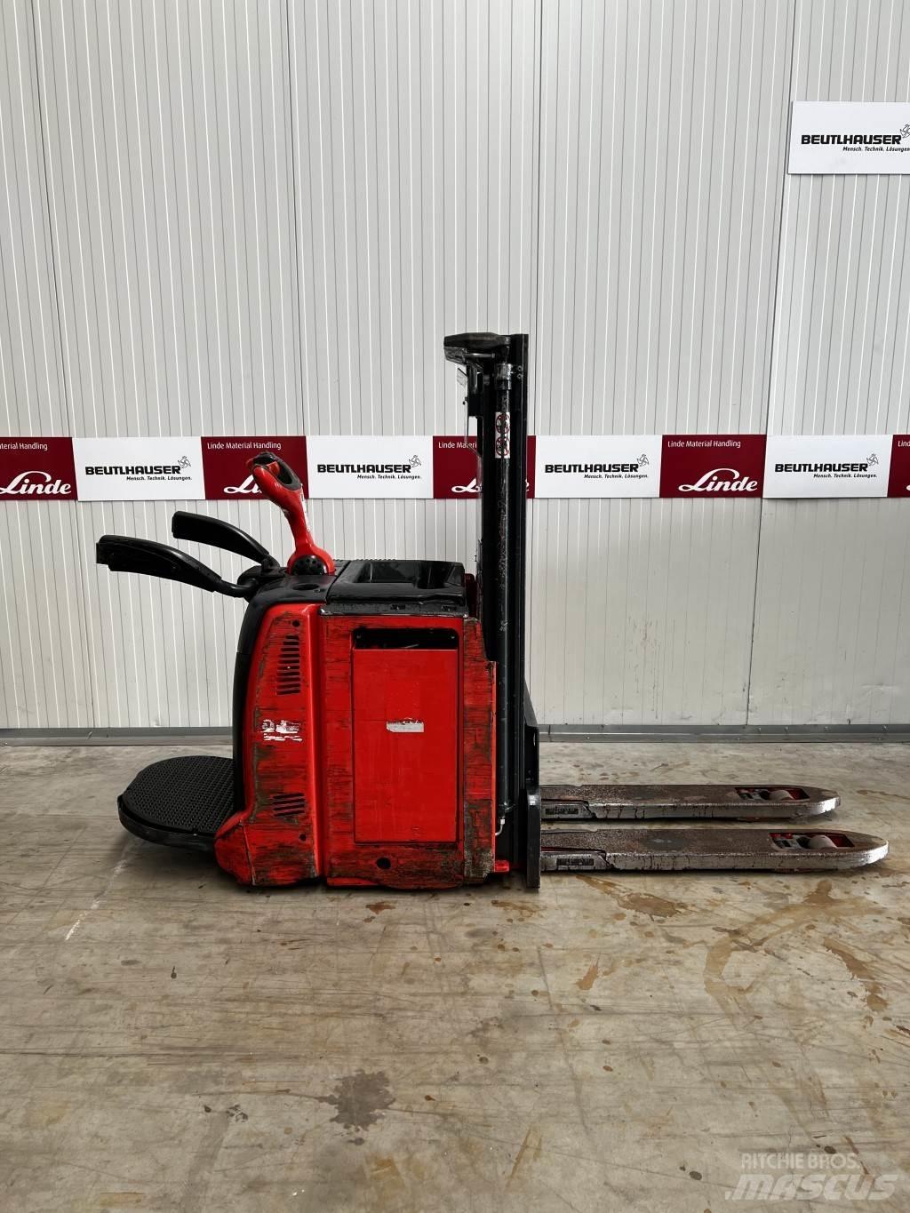 Linde D12AP Ručni električni viljuškar