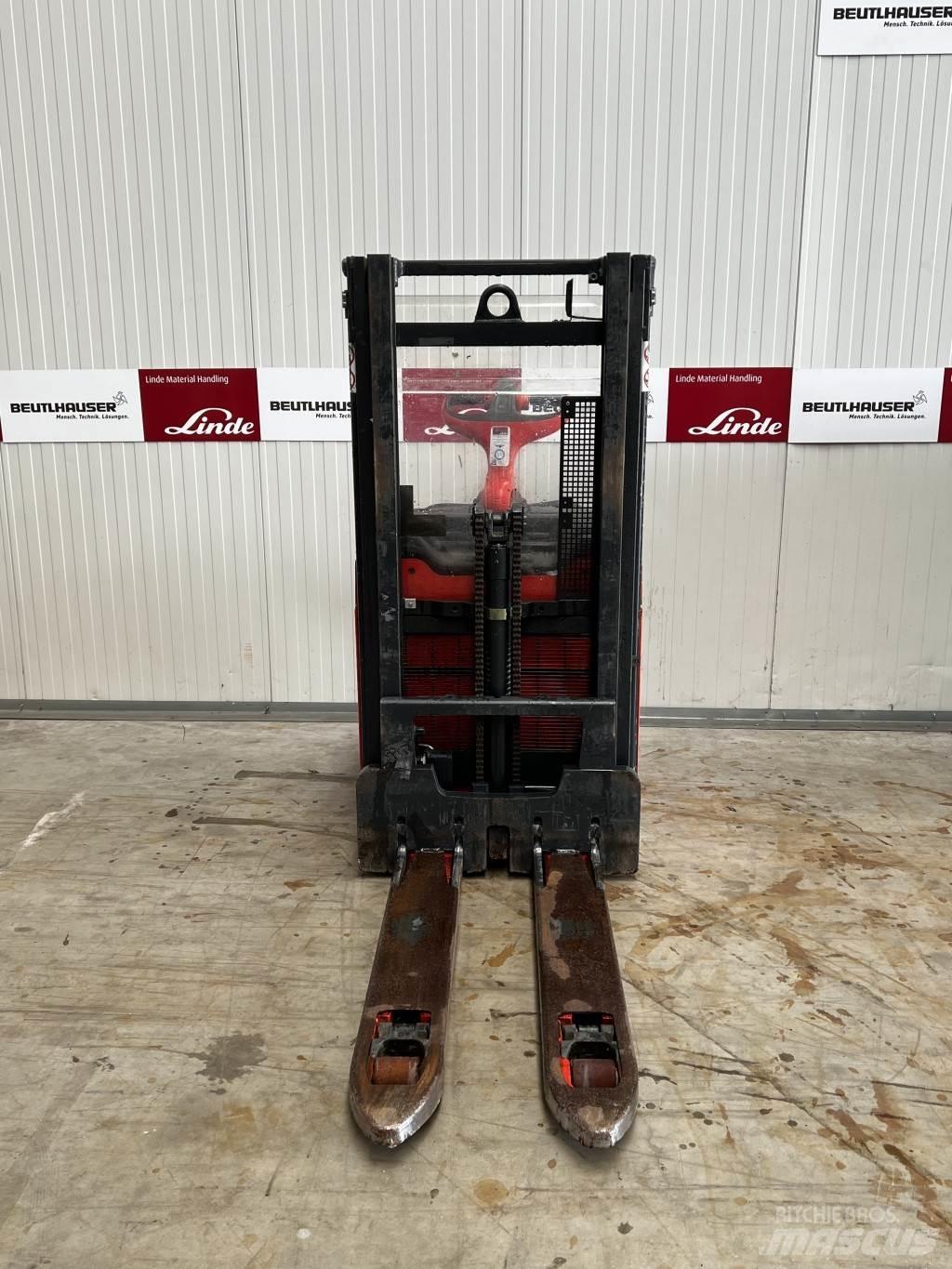 Linde D12AP Ručni električni viljuškar