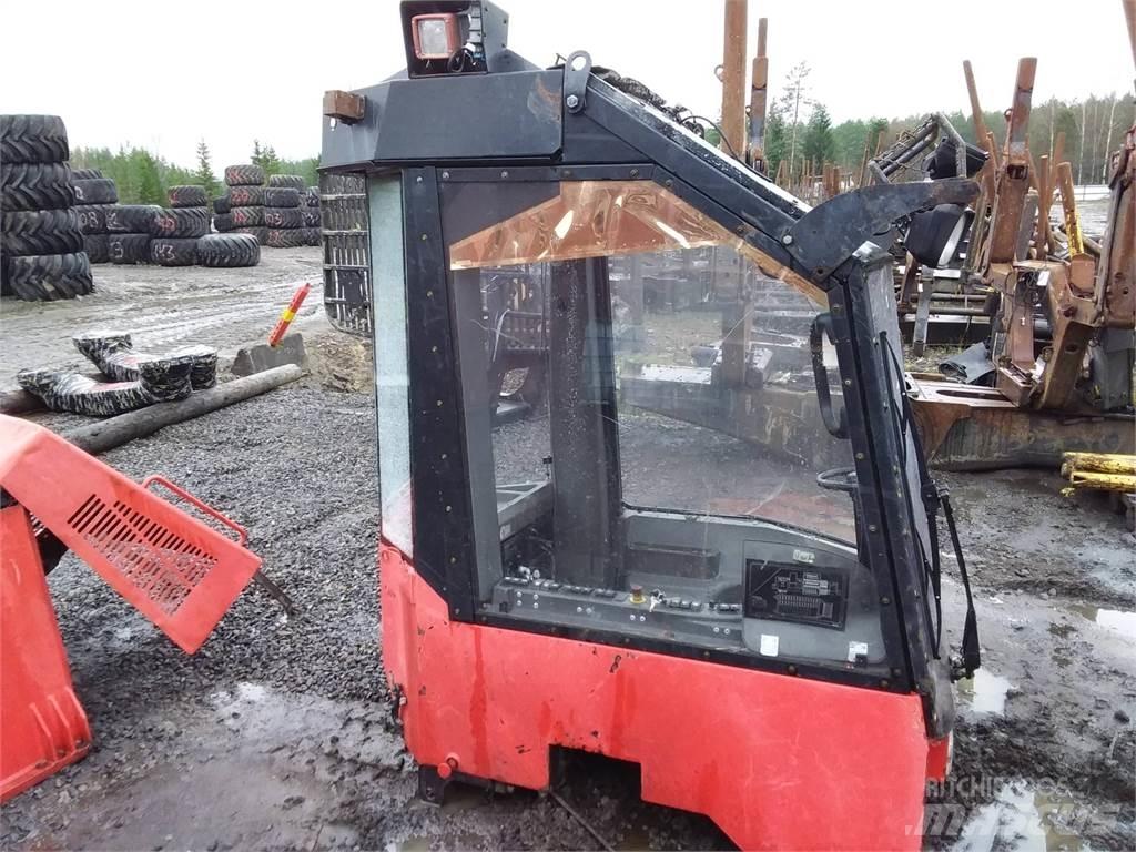 Valmet 911.1 Kabine i unutrašnjost
