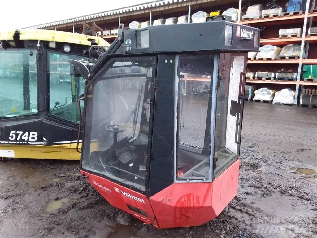 Valmet 911.1 Kabine i unutrašnjost