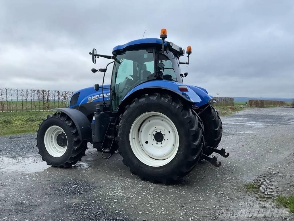 New Holland T 7.210 Traktori