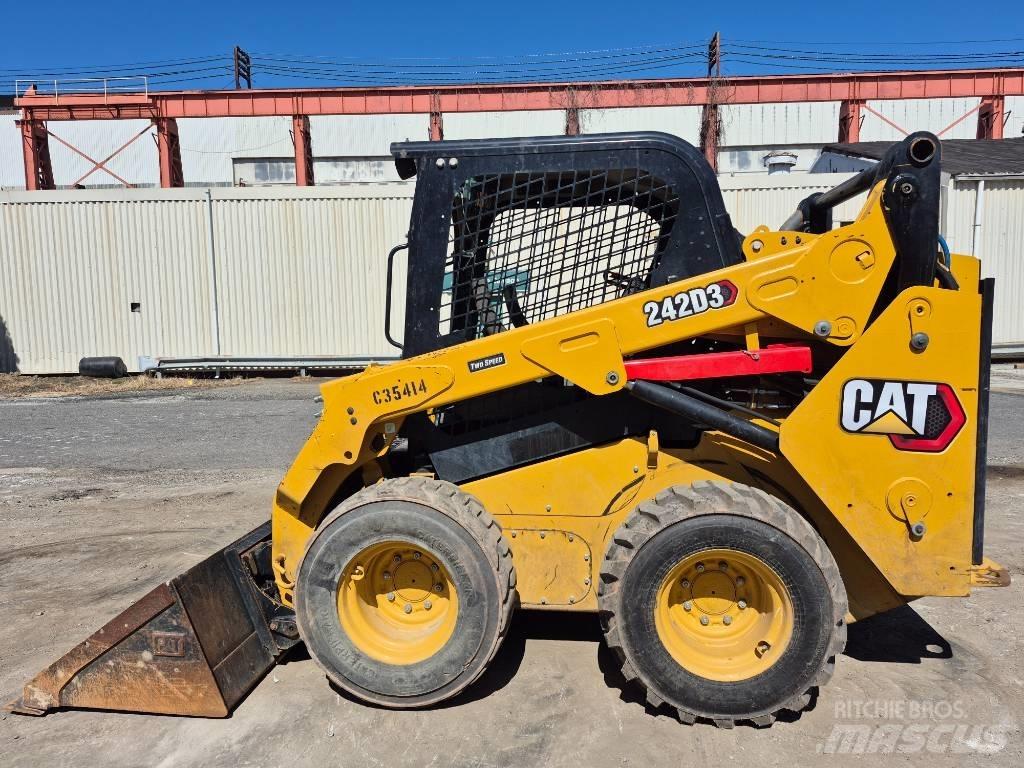 CAT 242 D Skid steer mini utovarivači