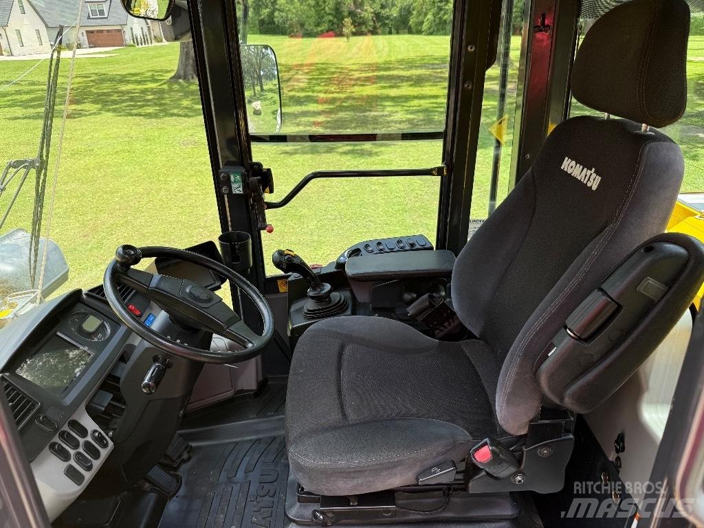 Komatsu WA 270-8 Utovarivači na točkove