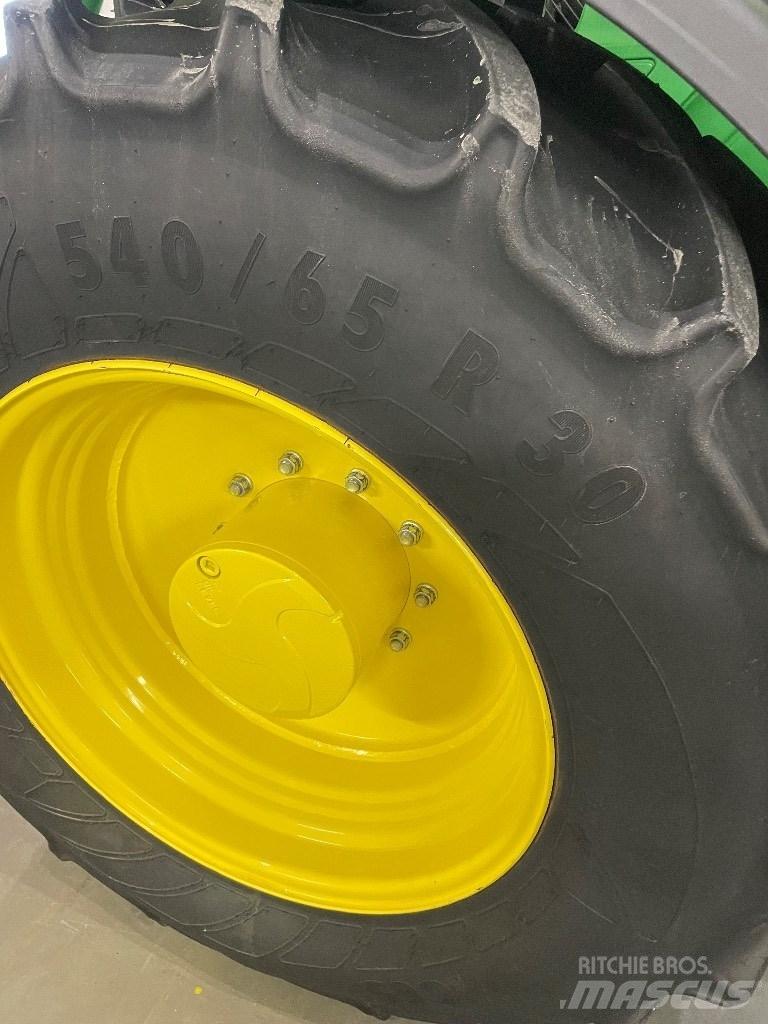 John Deere 6155R Traktori