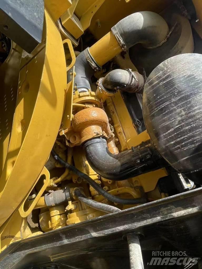 CAT 966 Bageri točkaši