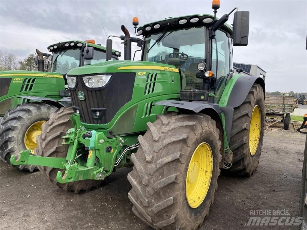 John Deere 6215R Traktori