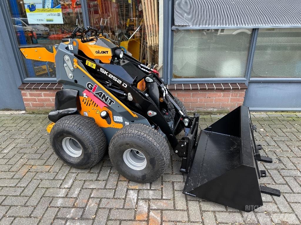GiANT SK252D Višenamenski utovarivači