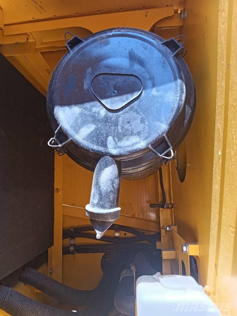 Komatsu PC 220 Bageri guseničari