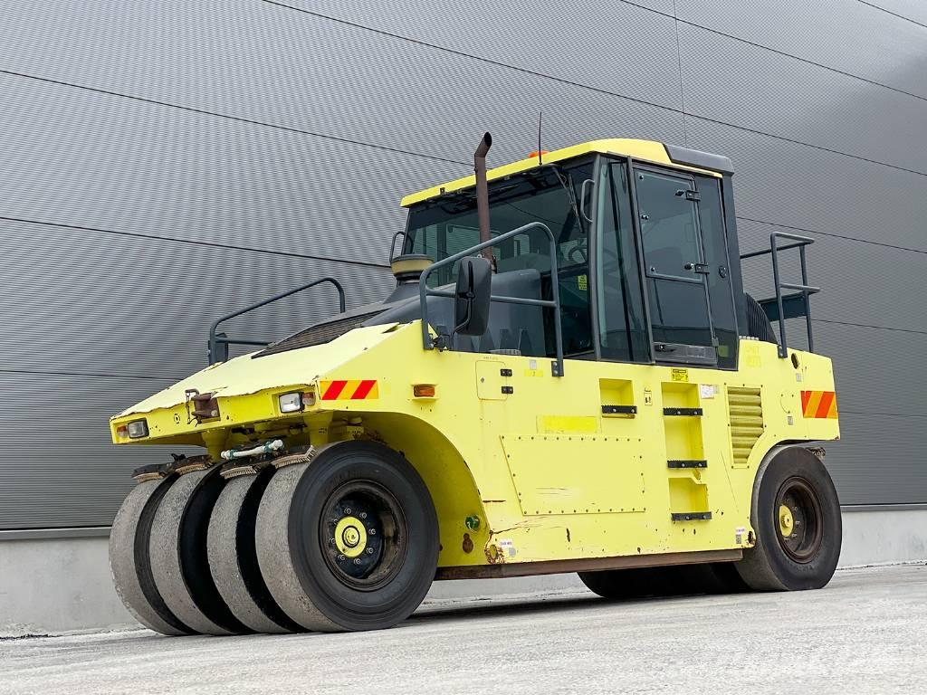 Ammann AP 240 Gumeni valjci na točkovima