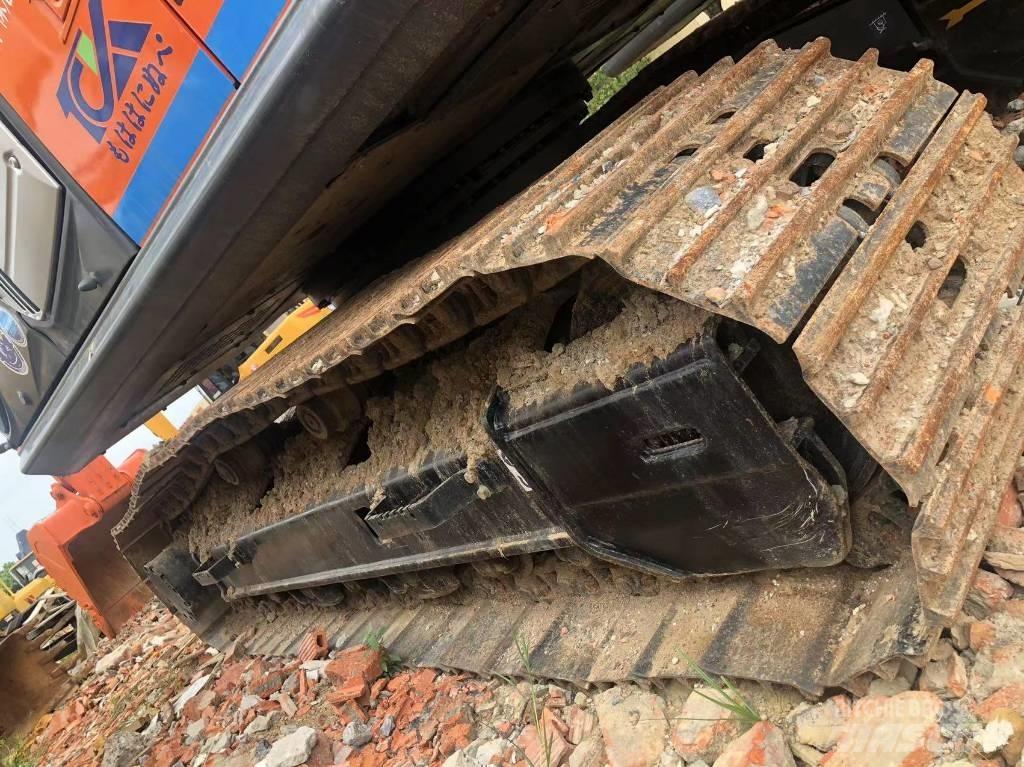 Hitachi ZX 210 Bageri guseničari