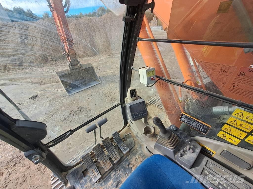 Hitachi ZX225USLC-3 Bageri guseničari