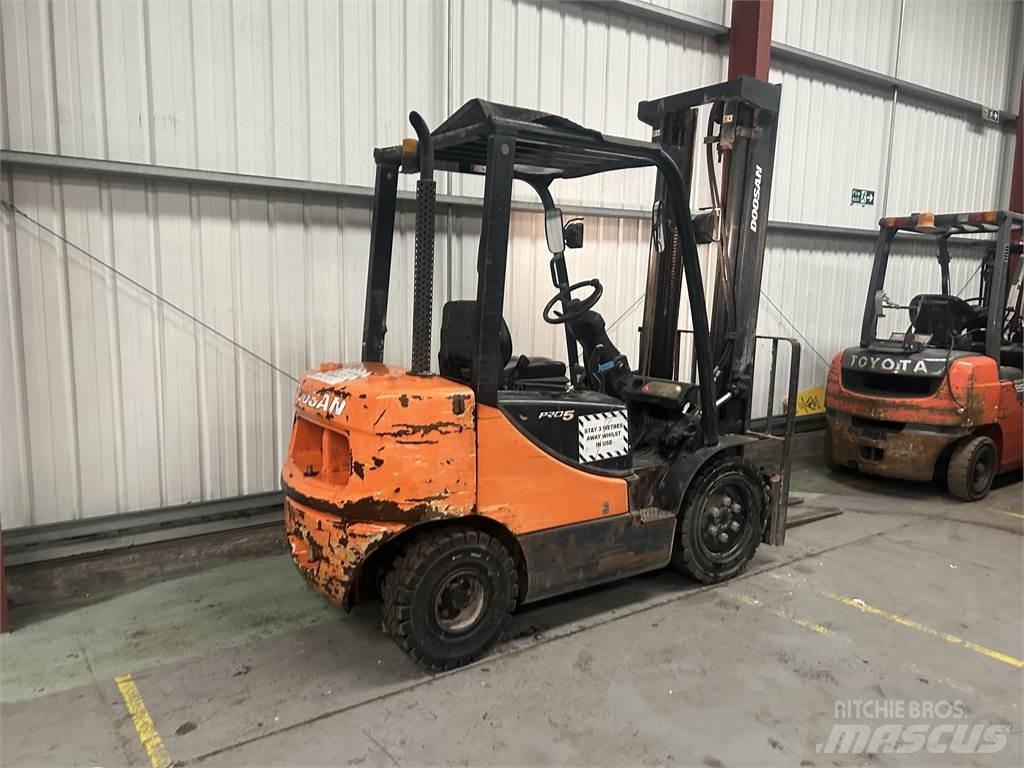 Doosan D25S-5 Dizelski viljuškari