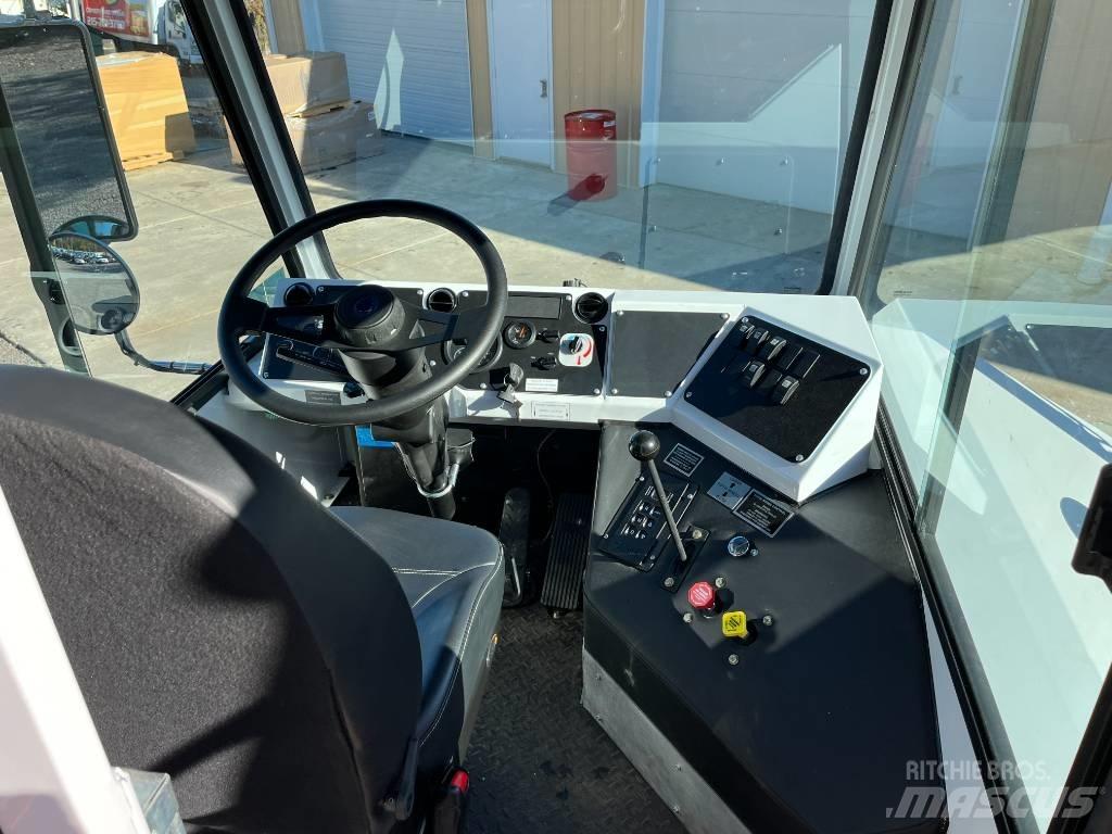 Capacity TJ9000 DOT Terminalni tegljači