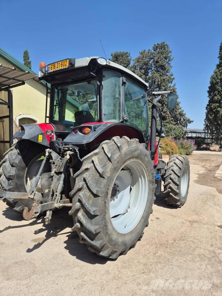 Massey Ferguson 5713 Traktori